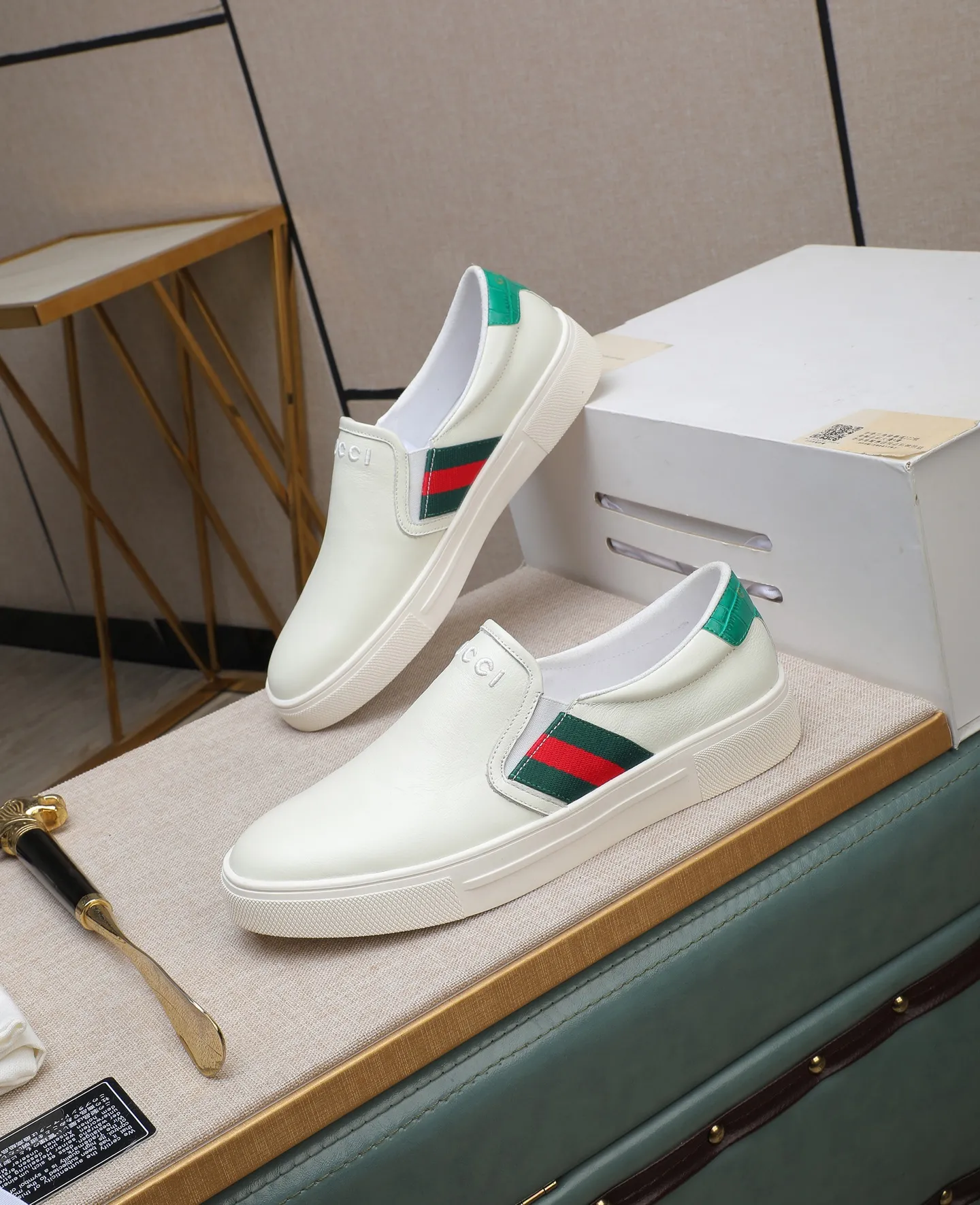 Men's shoes 💰460 GUCCI🔍🔍The latest models are on sale at the same time at the counter. Original calfskin imported from Italy, genuine leather lining, (high-end, extravagant, and classy) with exquisite workmanship. Soles: Original soles specially provided by the original factory. ⚠Exclusive double-layer movable molded soles are super comfortable⚠. Photos of the real thing🎬The real thing is even better🔍🔍"High quality·Follow the order" Code number 38-44